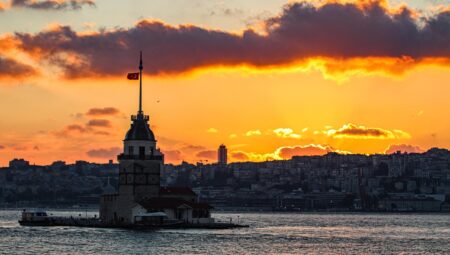 Işık Kulesi ile Geceyi Aydınlatmanın Yolları